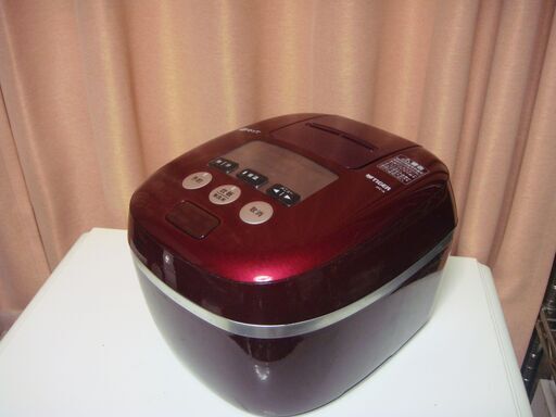 ＩＨ炊飯器　ワインレッド