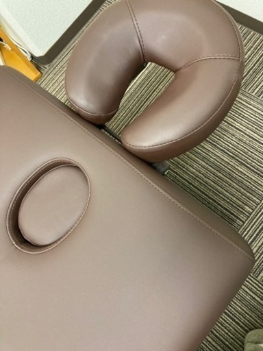 施術ベッド　電動昇降マッサージベッド