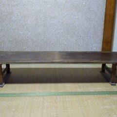 昔懐かしい長テーブル。欲しい方は連絡をお願いします。