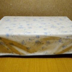 テーブル、写真中のテーブルカバー付。欲しい方は連絡をお願いします。の画像