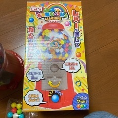 ガムガチャマシーン　赤