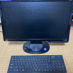 モニターとワイヤレスキーボード