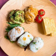 みんなで、おにぎりにぎろ 大家一起捏飯糰（中国語での和食料理教室） 
