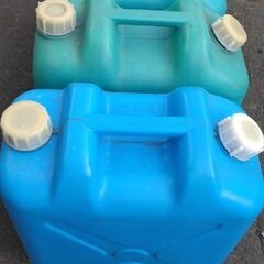 数量限定！ 1つ 200円✴灯油 ポリタンク 18L✴多数在庫ございます！✴状態様々です。の画像