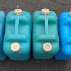 数量限定！ 1つ 200円✴灯油 ポリタンク 18L✴多数在庫ございます！✴状態様々です。の画像