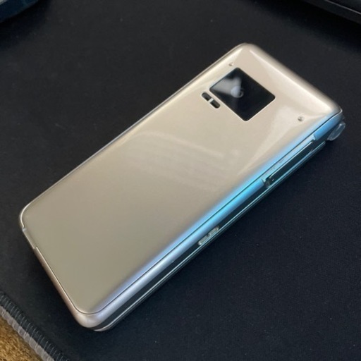 美品　NTTdocomo P-01J 中古　ゴールド　ガラホ