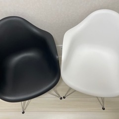 イームズチェアの画像