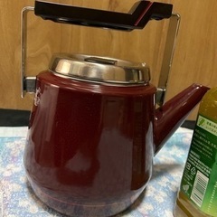 ピエールカルダンデザインのホーローケトル