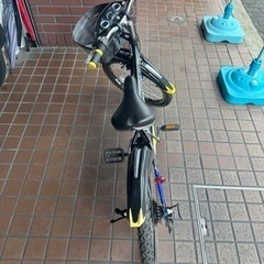 20インチ　ブリジストン　外装6段変速　かご　泥除け　ライト付き子供用自転車　黒色の画像