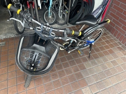 20インチ　ブリジストン　外装6段変速　かご　泥除け　ライト付き子供用自転車　黒色