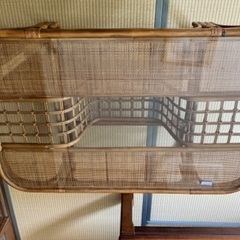 ガラスのテーブル