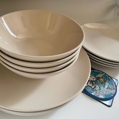 皿とボウルセット　ベージュ　IKEAの画像