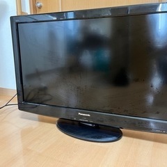 32型テレビです。リモコンつき。