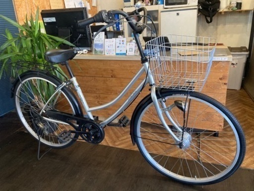 【前輪タイヤ・前輪チューブ新品！】LEDオートライト　6段変速　26インチ自転車　シルバー