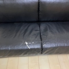【お取引中】黒色　革ソファー【取りに来てくれる方限定】お譲りしますの画像
