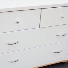 無料！整理タンス☆チェスト☆3段☆ホワイト☆幅120cm☆高さ73cm☆ヤケあり【こちらは店舗です。浜村鹿野温泉ICから3分 買取本舗 宮本リサイクル 営業時間９～１９時 定休日水曜のみ←連絡できませんm(_ _)m】の画像