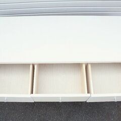 無料！整理タンス☆チェスト☆3段☆ホワイト☆幅120cm☆高さ73cm☆ヤケあり【こちらは店舗です。浜村鹿野温泉ICから3分 買取本舗 宮本リサイクル 営業時間９～１９時 定休日水曜のみ←連絡できませんm(_ _)m】の画像