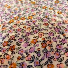 【絹100％のスカーフ！】上品な小花模様が素敵の画像