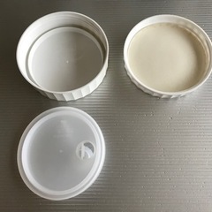 季節真っ盛りです！果実酒・シロップ用の白い蓋の瓶２個売りますの画像