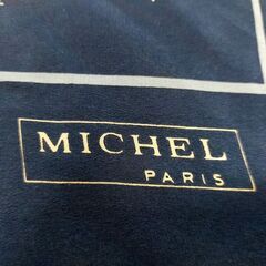 【MICHEL PARISのスカーフ！】紺地にピンクと白の花が可憐！の画像