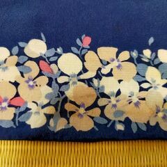 【MICHEL PARISのスカーフ！】紺地にピンクと白の花が可憐！の画像