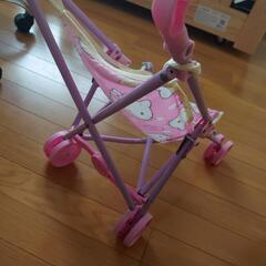 おもちゃの乳母車の画像