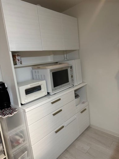 キッチンボード、食器棚