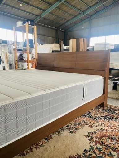 激安?IKEA ベッドQUEEN サイズ160x200cm??綺麗商品出品?姫路市配達設置無料???