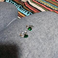 ▼J→→→M10-9 プリンセスカットエメラルドＣＺサークルピアスの画像