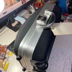 ハローキティ　未使用品、小型スーツケース　43×29×18