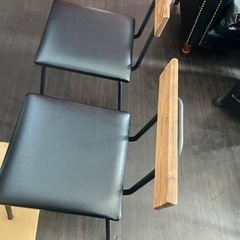早急に処分します‼️お洒落で重厚感のある椅子‼️2脚の画像