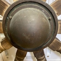 古い木製操舵輪の画像