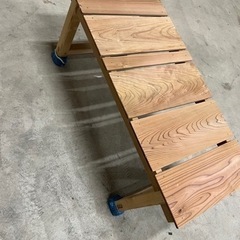 木のベンチ