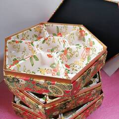 高級な3段オードブル・菓子容器の画像