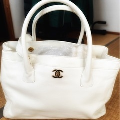 値下げ 本物 CHANEL エグゼクティブ 2way トートバッグ 白 × ゴールド