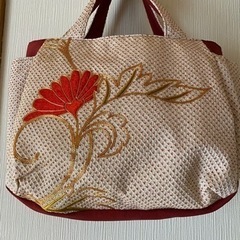 着物で作ったバックの画像