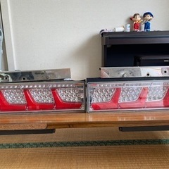 トラックテールランプ