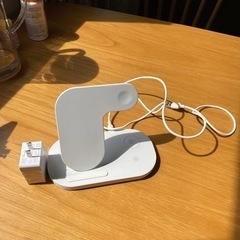 3 in 1ワイヤレス充電器　iPhone iwatch Airpods  同時充電の画像