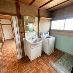 【のどかな田舎暮らし物件】★平屋建て6LDK！★駐車10台以上可！★ペット飼育相談可！★コンビニ徒歩5分！ − 滋賀県