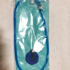 【新品】給水用 2L 折りたたみ 給水袋 携帯式ボトル チューブ付き 食品級TPU素材の画像