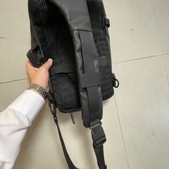 無料【通勤が楽になります】とっても便利な大容量ボディーバックの画像