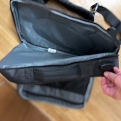 無料【通勤が楽になります】とっても便利な大容量ボディーバックの画像