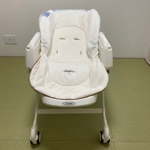 【美品】電動　Combi コンビのネムリラ　AT オートスウィング　bedi ハイローチェア