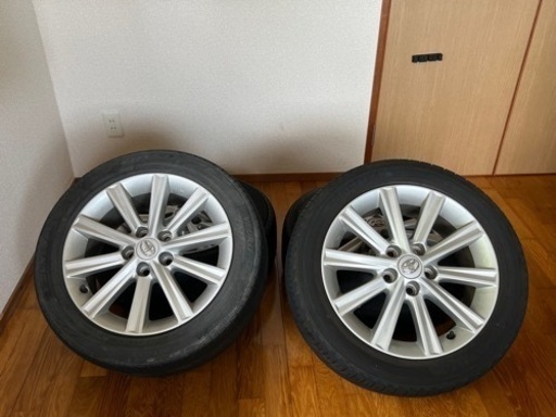 avv50カムリ純正タイヤ