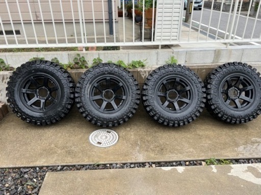 タイヤホイールセット MUD-S7（マッド エスセブン） 16インチ×5.5J-20 マットブラック×MAXXIS（マキシス） M8090 CREEPYCRAWLER（クリーピークローラー） 7.00-16LT