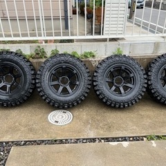 タイヤホイールセット MUD-S7（マッド エスセブン） 16インチ×5.5J-20 マットブラック×MAXXIS（マキシス） M8090 CREEPYCRAWLER（クリーピークローラー） 7.00-16LT  