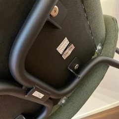コクヨKOKUYOチェア デスクラウンジリビングカーキの画像