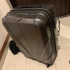 機内持ち込み可能　スーツケース　鍵あり