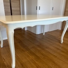ローラアシュレイ　ダイニングテーブル