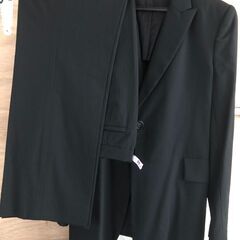 コムサデモードのパンツスーツの画像